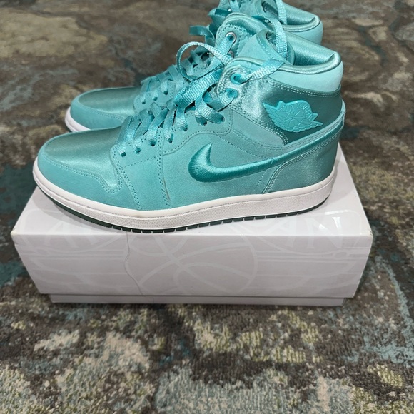 🤩EUC Jordan Season of Her🤩 - Picture 7 of 12